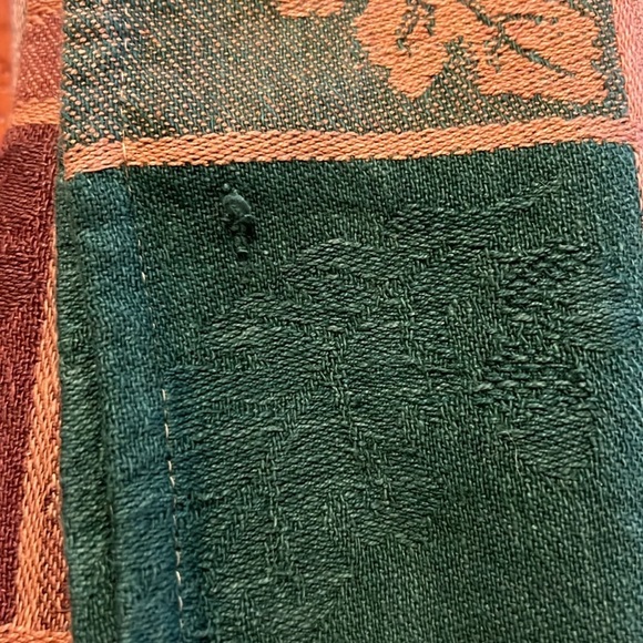 Two sets of 4 Unbranded napkins - Green, Burgundy & Gold - Gold, Green & Ivory - Picture 4 of 4